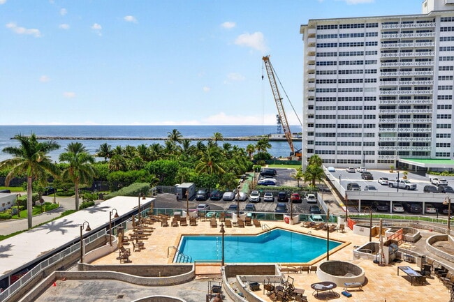 Building Photo - 2000 S Ocean Dr