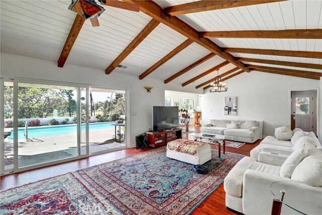 Building Photo - 5625 Vía Junipero Serra