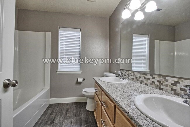 Building Photo - 4 Bed, 2.5 Bath Home in Hazel Dell with Easy Access to I-5 and Padden Pkwy