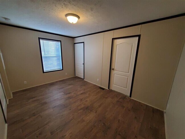 Building Photo - 11 Sparrow Hill Dr