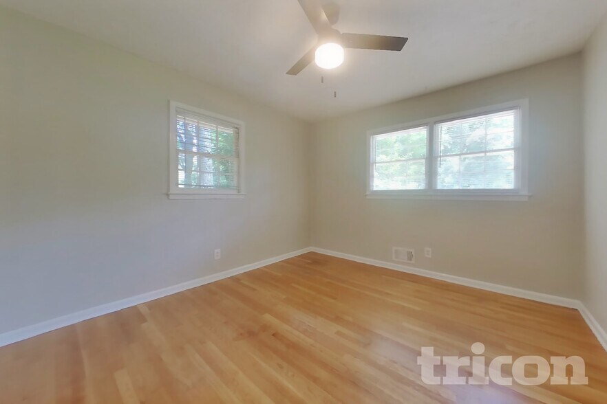 Building Photo - 2301 Cochise Dr