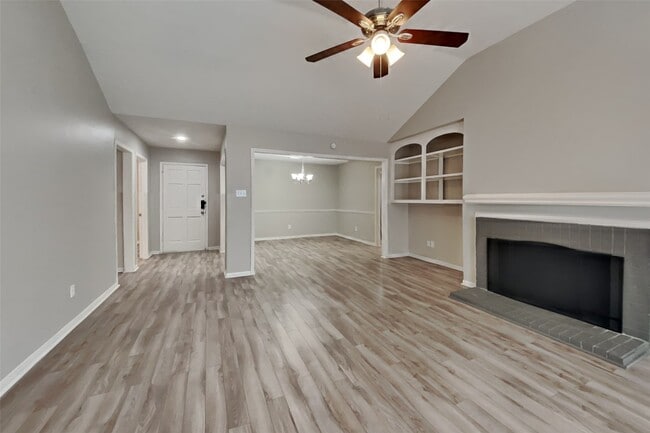 Building Photo - 17918 Seven Pines Dr