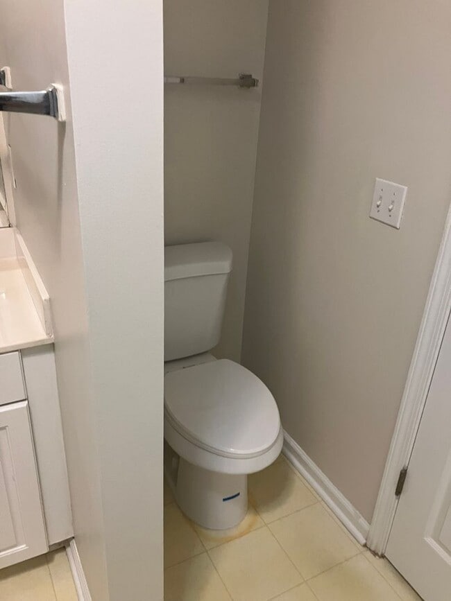 Building Photo - 3BR / 2.5BA @ Westbury Park