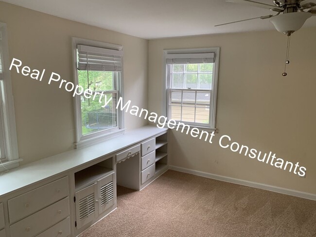 Building Photo - Unique 4-Bed Prairie Village Home
