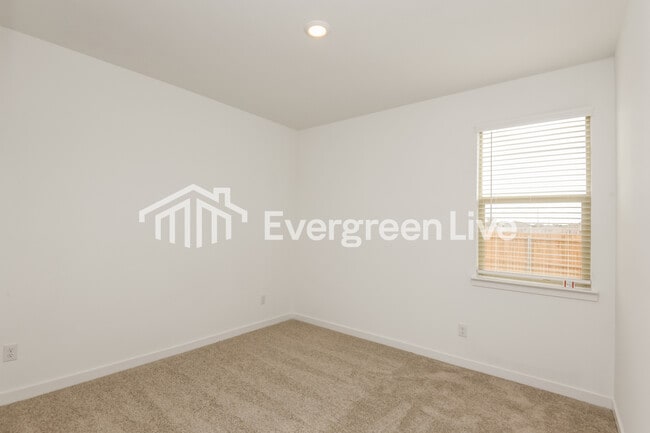 Building Photo - 200 Pine St