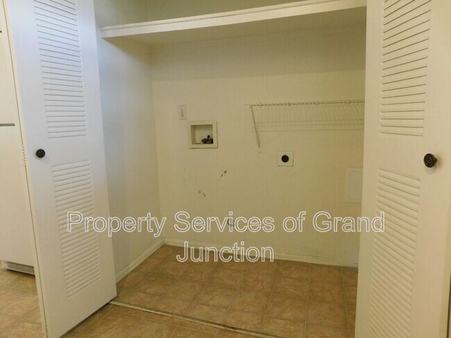 Building Photo - 456 Stepping Stone Ct