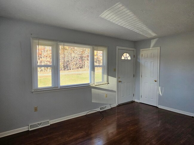 Building Photo - 10511 Thompkins Ln