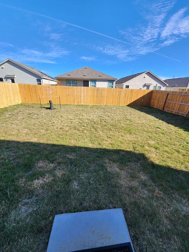 Building Photo - PALOMA Subdvison/ Converse Area