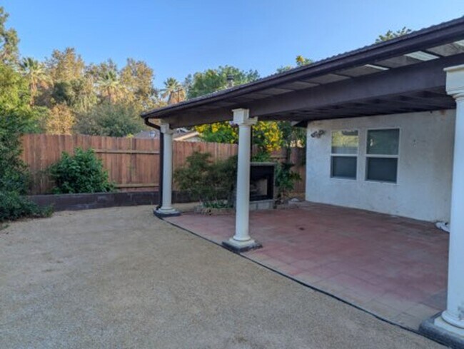 Building Photo - Coming soon! 3 bed, 2 Bath in centrally located community of Redlands