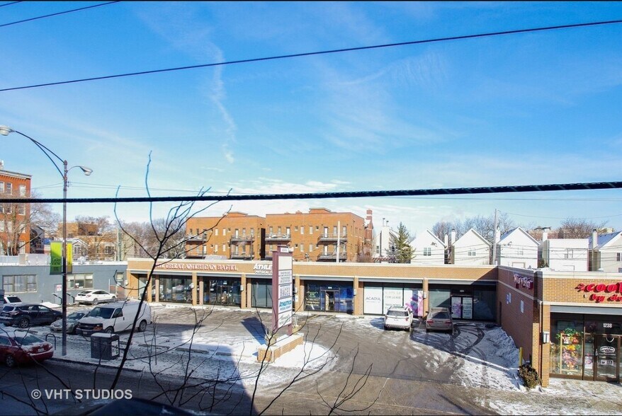 Building Photo - 3133 N Lakewood Ave