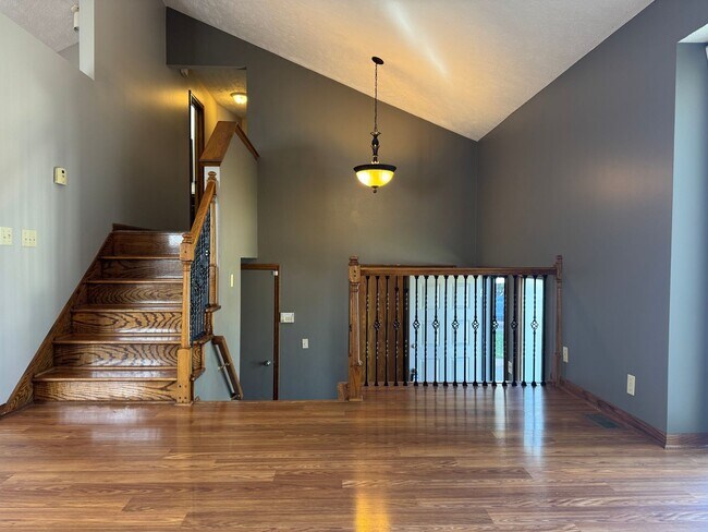 Building Photo - Omaha Rental Home Offering Modern Updates & Comfortable Living!