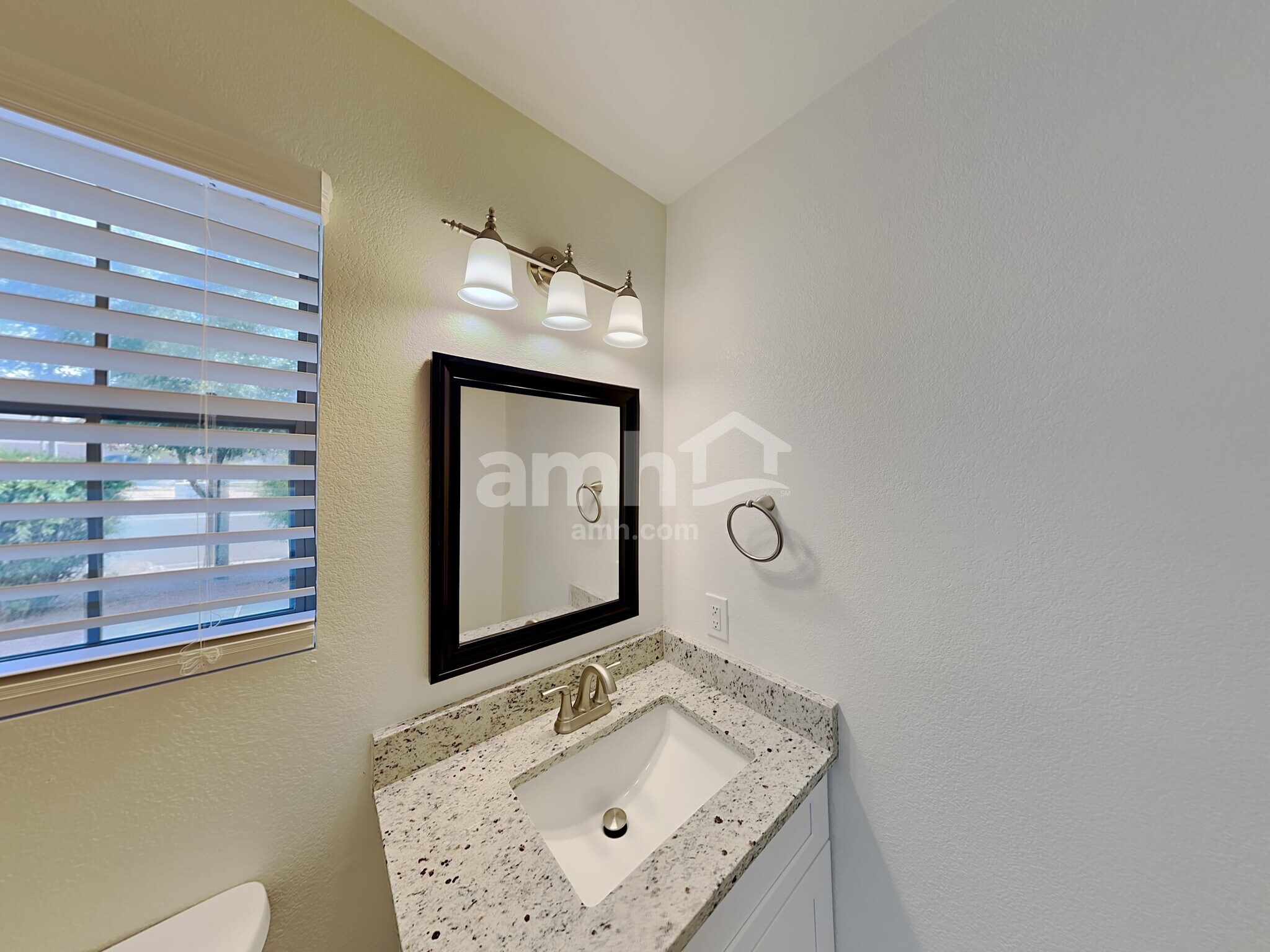 Building Photo - 1108 E Parkview Ct