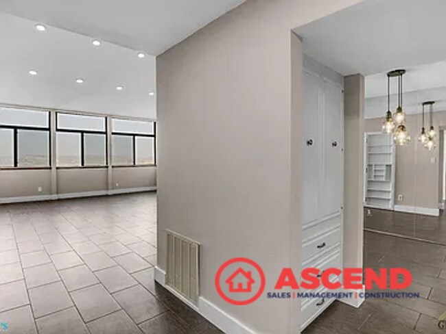 Building Photo - 4200 Boise St