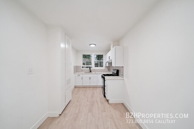 Building Photo - 1136 S Sherbourne Dr