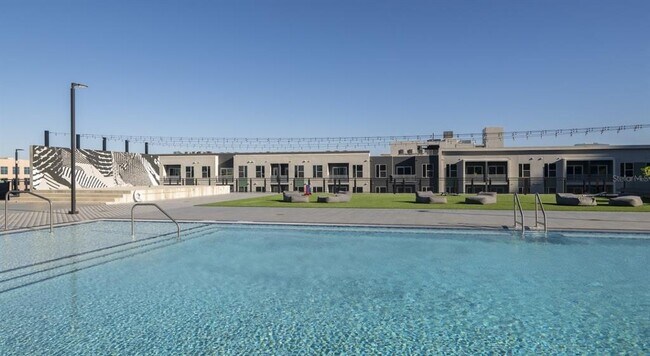 Building Photo - 434 N Orange Ave