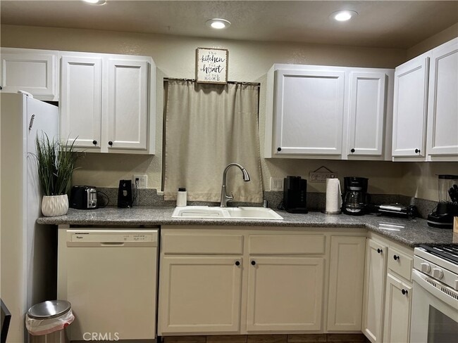 Building Photo - 22903 Waters Dr