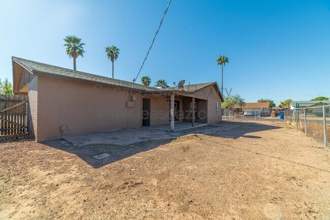 Building Photo - 507 S Hunt Dr