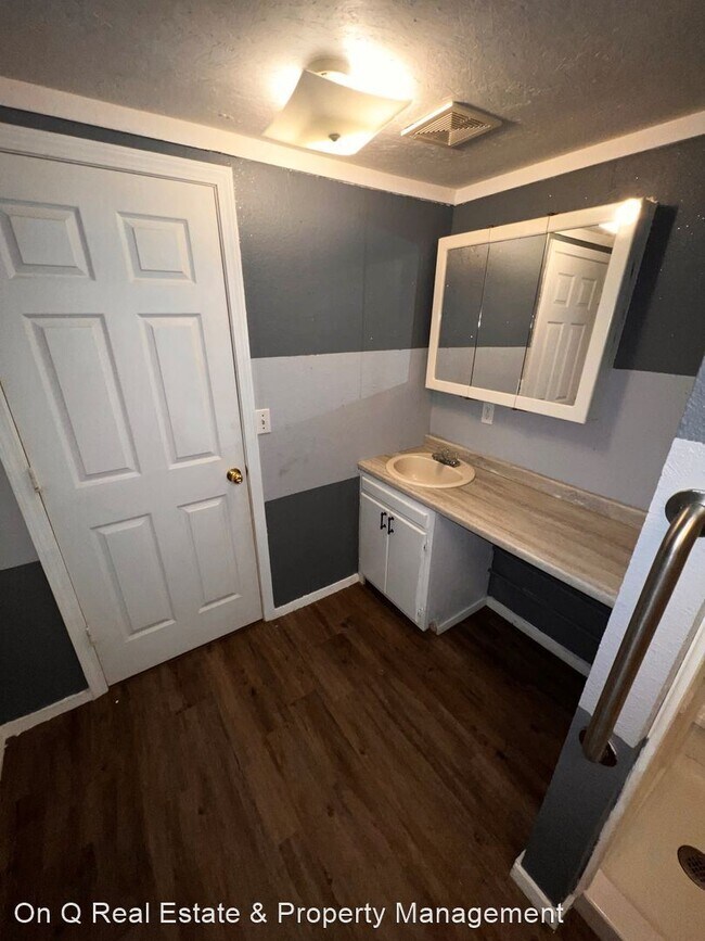 Building Photo - 4 br, 2 bath House - 1306 Barton Lane