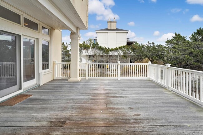 Building Photo - 605 Dune Rd