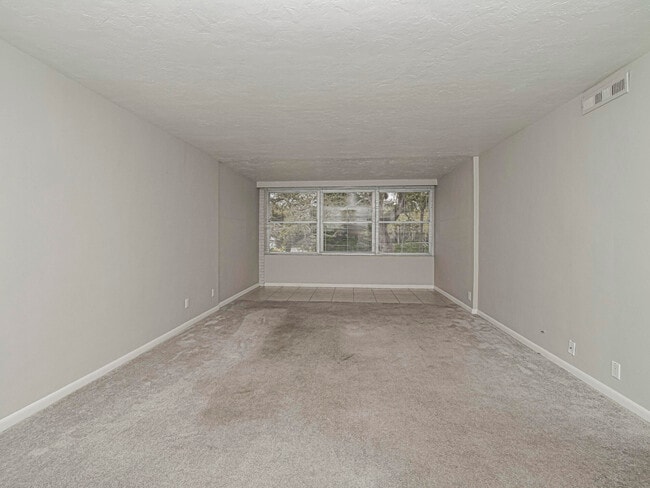Building Photo - 677 Royal Palm Blvd