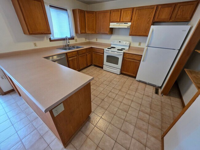 Building Photo - 4925 Coventry Ct
