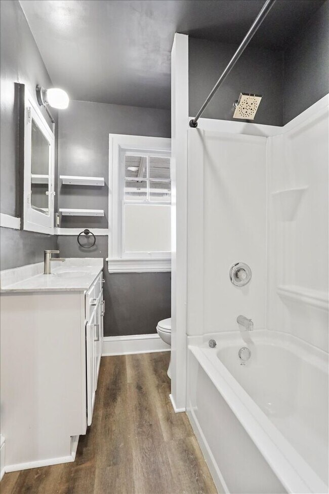 Building Photo - 1052 Edgar Ave