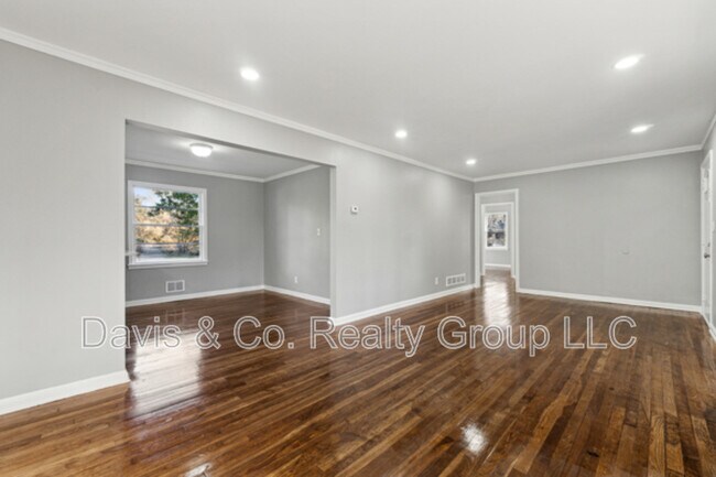 Building Photo - 2385 Tilson Rd