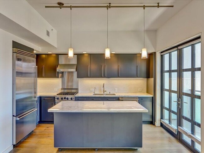 Building Photo - Luxury 3BR Condo | 2 Parking | A/C | Mission District!