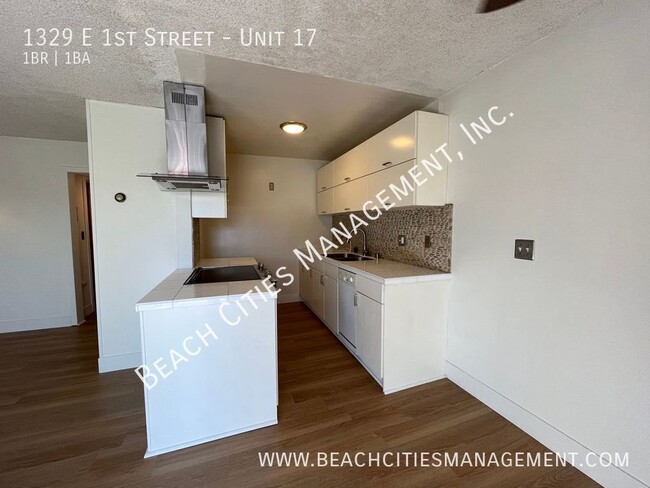 Building Photo - Stunning 1 Bedroom 1 Bath Condo Just One B...