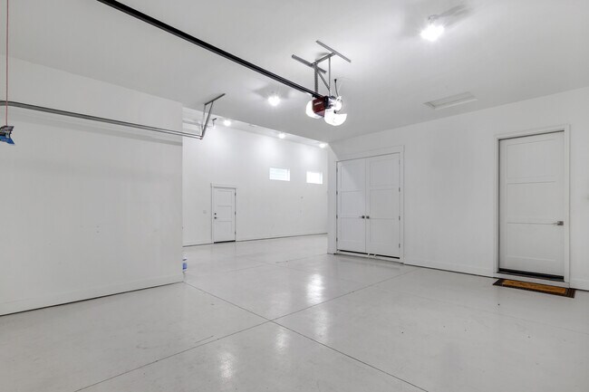 Building Photo - 9042 S La Pampa Way