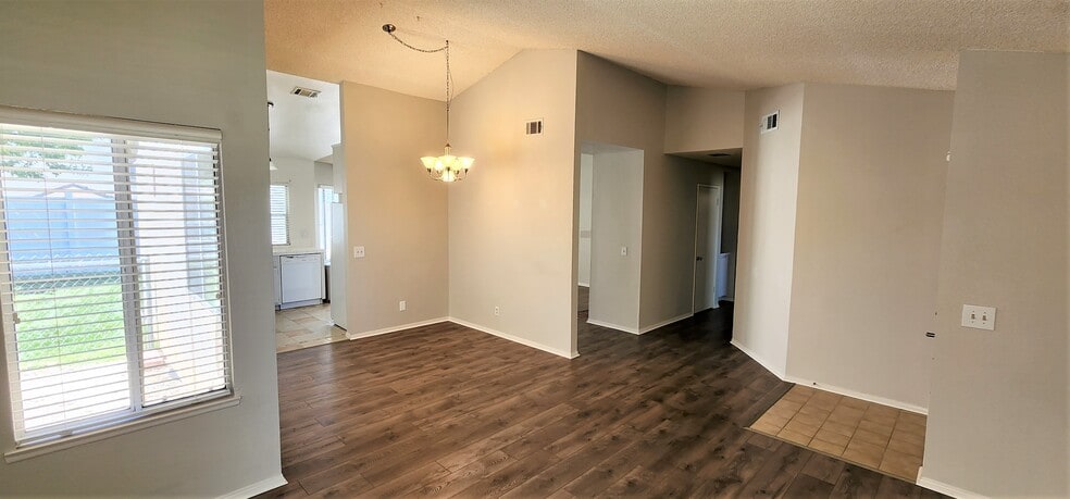 Building Photo - 3219 W Avenue J4