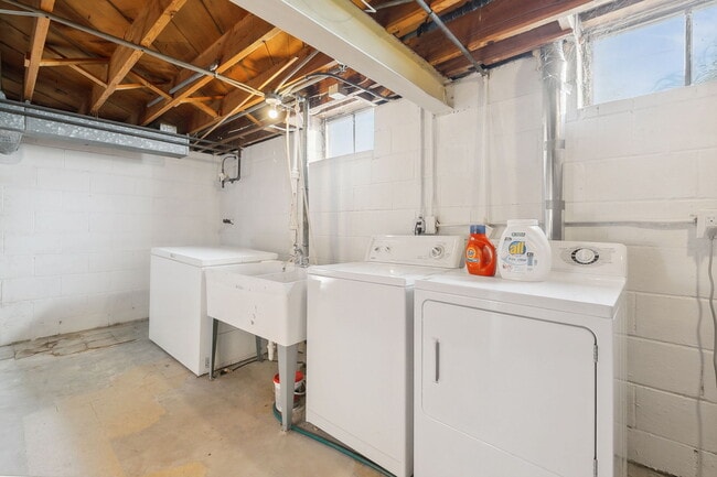 Building Photo - 2203 Conway St