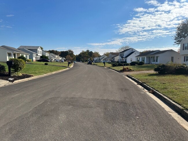 Building Photo - 3 bed 2 bath in Henrico! Yard, Central HVAC, laundry, great neighborhood!