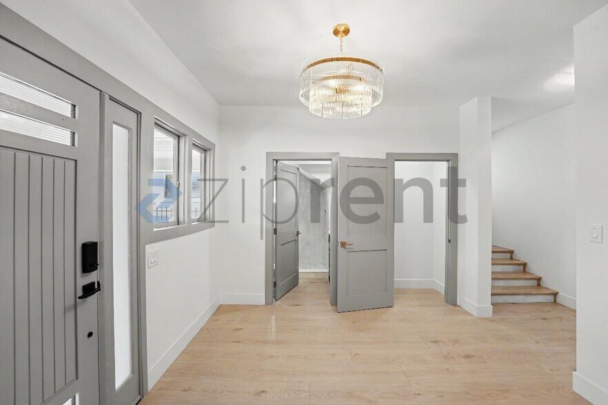 Building Photo - Unit