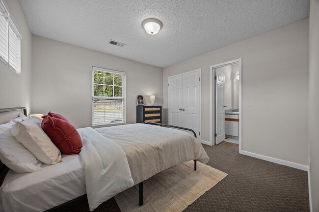 Building Photo - FULLY FURNISHED EXCLUSIVE SHORT AND MIDTERM RENTAL ONLY. AVAILABLE BEGINNING MAY 11, 2026!