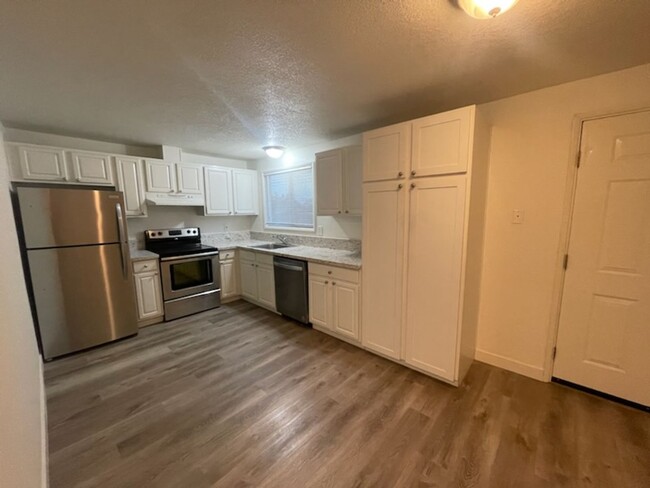 Building Photo - Newly Remodeled 3 Bedroom Ranch Style Home