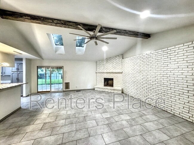 Building Photo - 112 W Timberlane St
