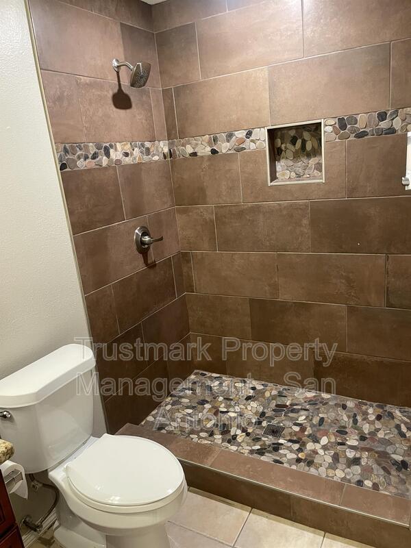 Building Photo - 8335 Bent Meadow Dr