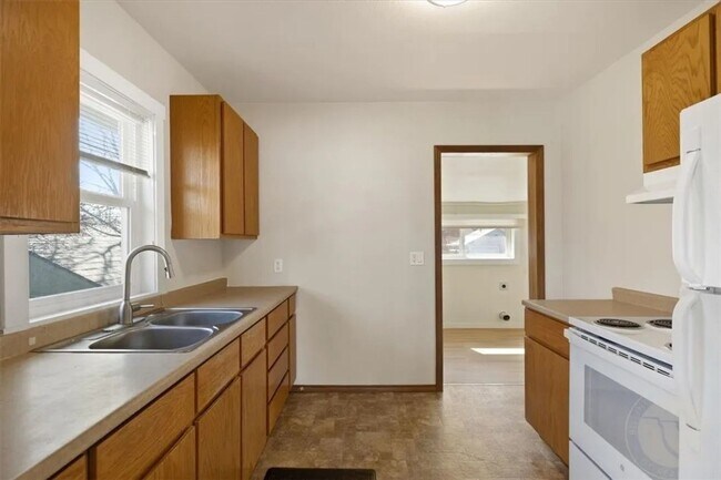 Primary Photo - 220 Grand Ave