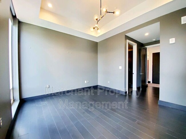 Building Photo - 220 Riverplace