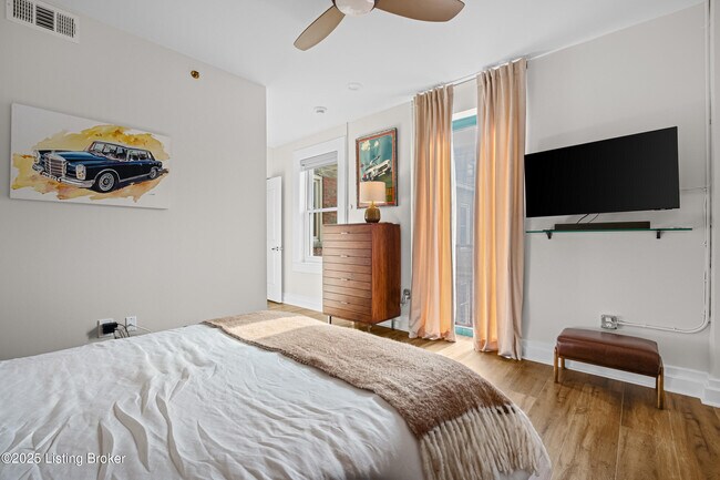 Building Photo - 604 S 3rd St