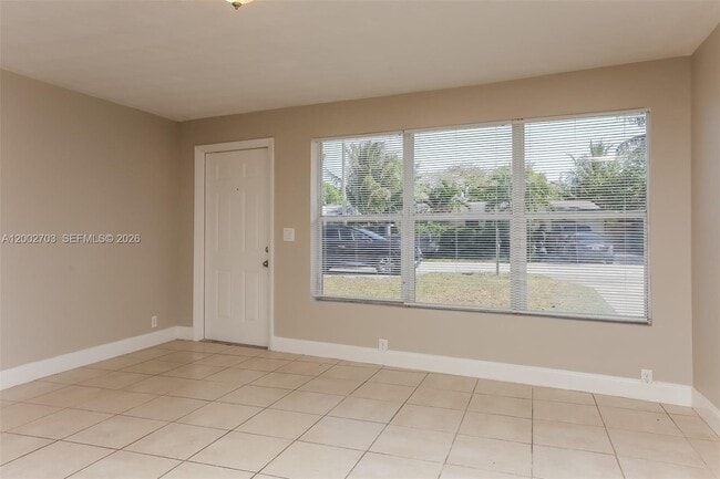 Building Photo - 1425 NE 29th St