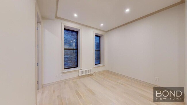 Building Photo - 250 W 91st St