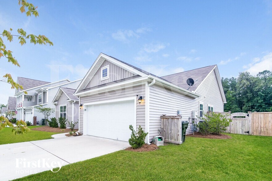 Building Photo - 631 Woolum Dr