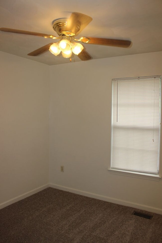 Building Photo - Rutherford Townhomes 4 Bedroom w/Den 3 Bathroom