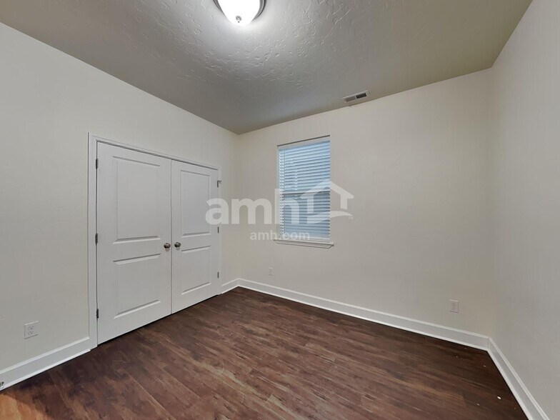 Building Photo - 3465 S Bartlett Ave