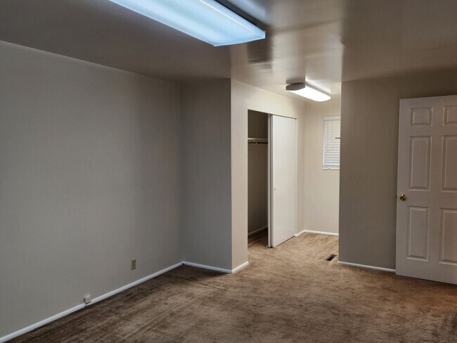 Building Photo - Great 4 Bd 2 Ba Home in Taylorsville
