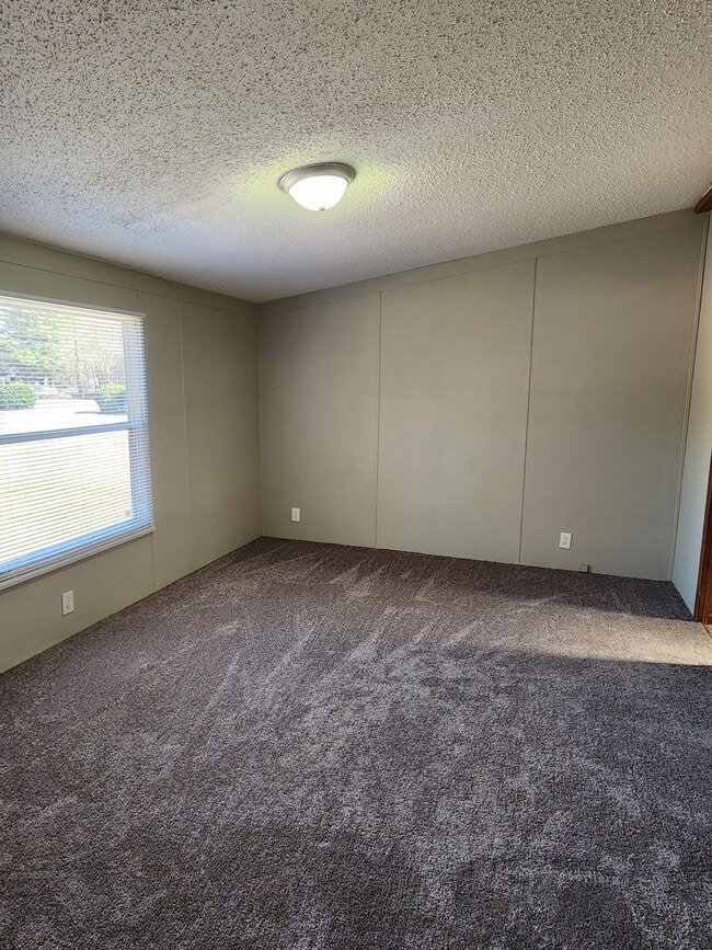 Building Photo - 7965 E Oglethorpe Hwy