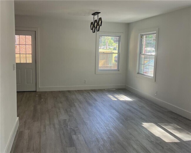 Building Photo - 2545 Plantation Dr