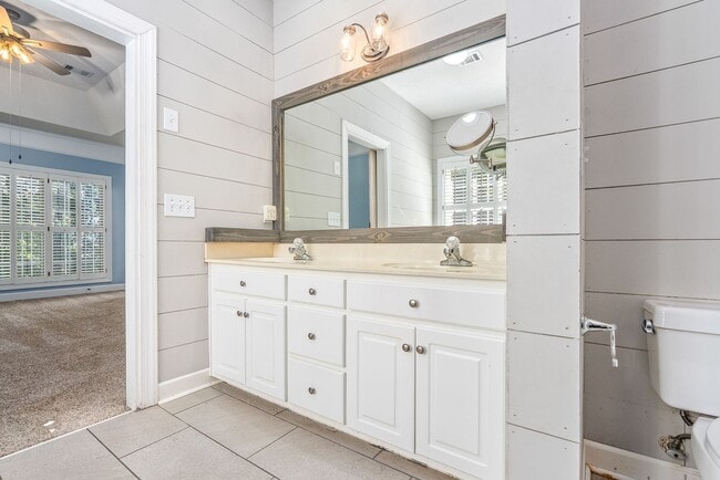 Building Photo - 1902 Hillbrook Cir